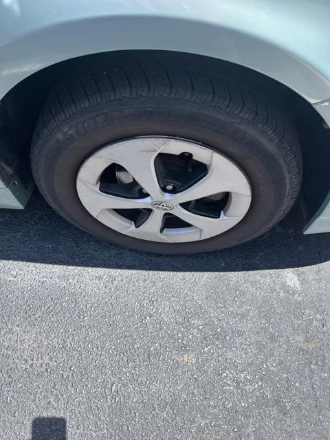 2013 Toyota Prius FWD Hatchback