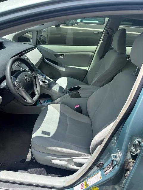 2013 Toyota Prius FWD Hatchback