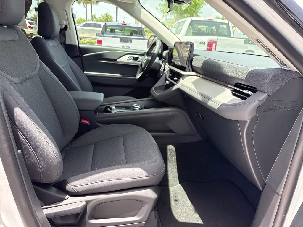 2026 Oxford White Ford Explorer Active RWD SUV
