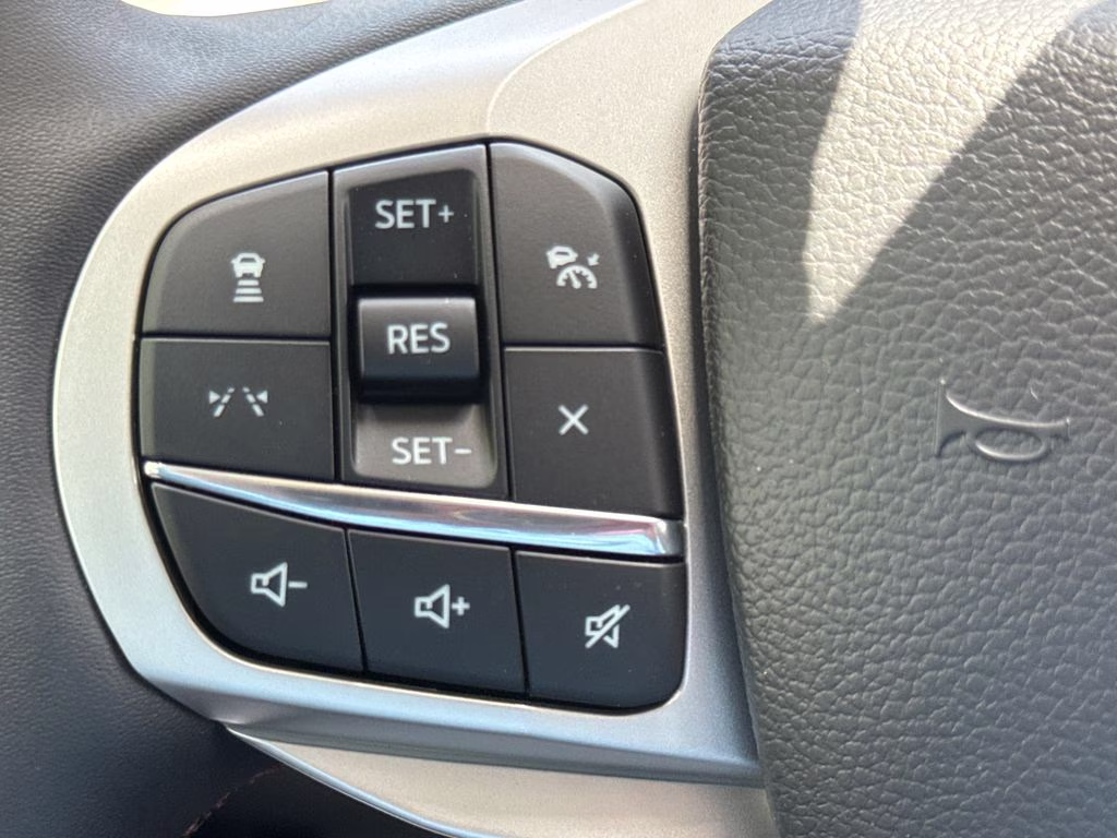 2026 Oxford White Ford Explorer Active RWD SUV