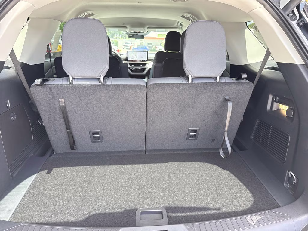 2026 Oxford White Ford Explorer Active RWD SUV