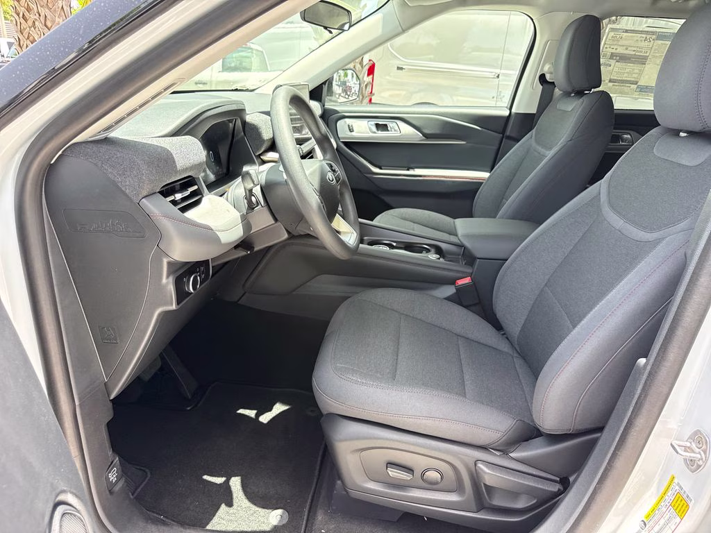 2026 Oxford White Ford Explorer Active RWD SUV