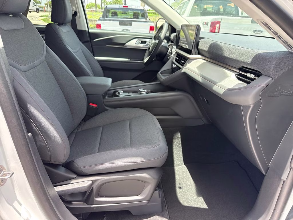 2026 Oxford White Ford Explorer Active RWD SUV