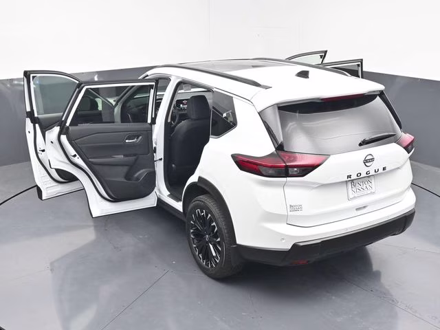 2026 Everest White Pearl Tricoat Nissan Rogue Dark Armor FWD SUV