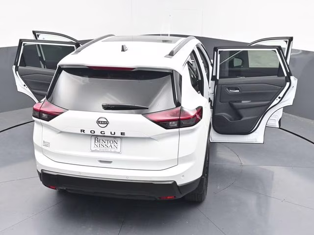 2026 Everest White Pearl Tricoat Nissan Rogue Dark Armor FWD SUV