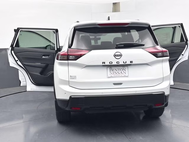 2026 Everest White Pearl Tricoat Nissan Rogue Dark Armor FWD SUV