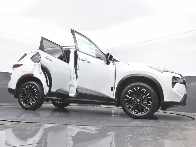 2026 Everest White Pearl Tricoat Nissan Rogue Dark Armor FWD SUV
