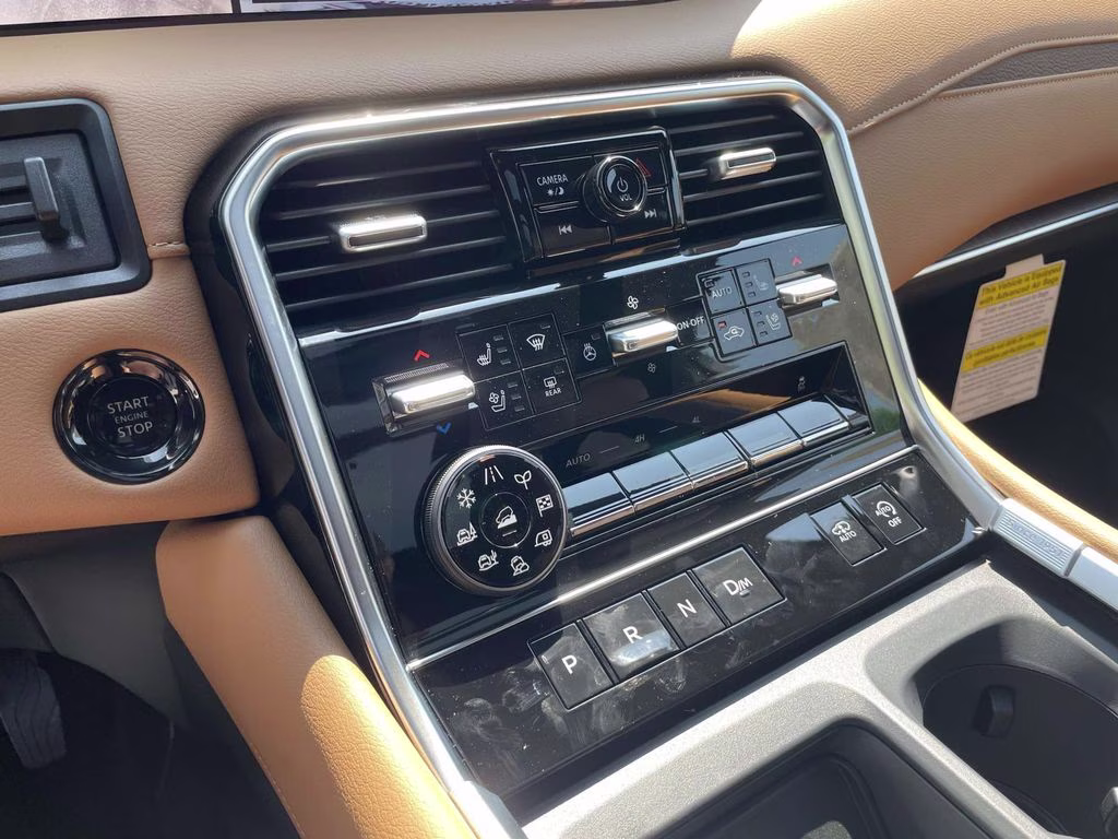 2026 Everest White Pearl/Black Nissan Armada Platinum Reserve 4X4 SUV
