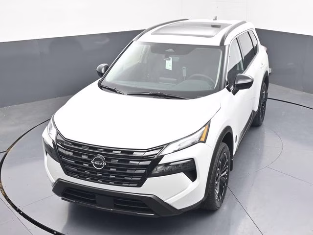 2026 Everest White Pearl Tricoat Nissan Rogue Dark Armor FWD SUV
