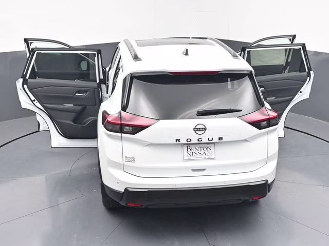 2026 Everest White Pearl Tricoat Nissan Rogue Dark Armor FWD SUV