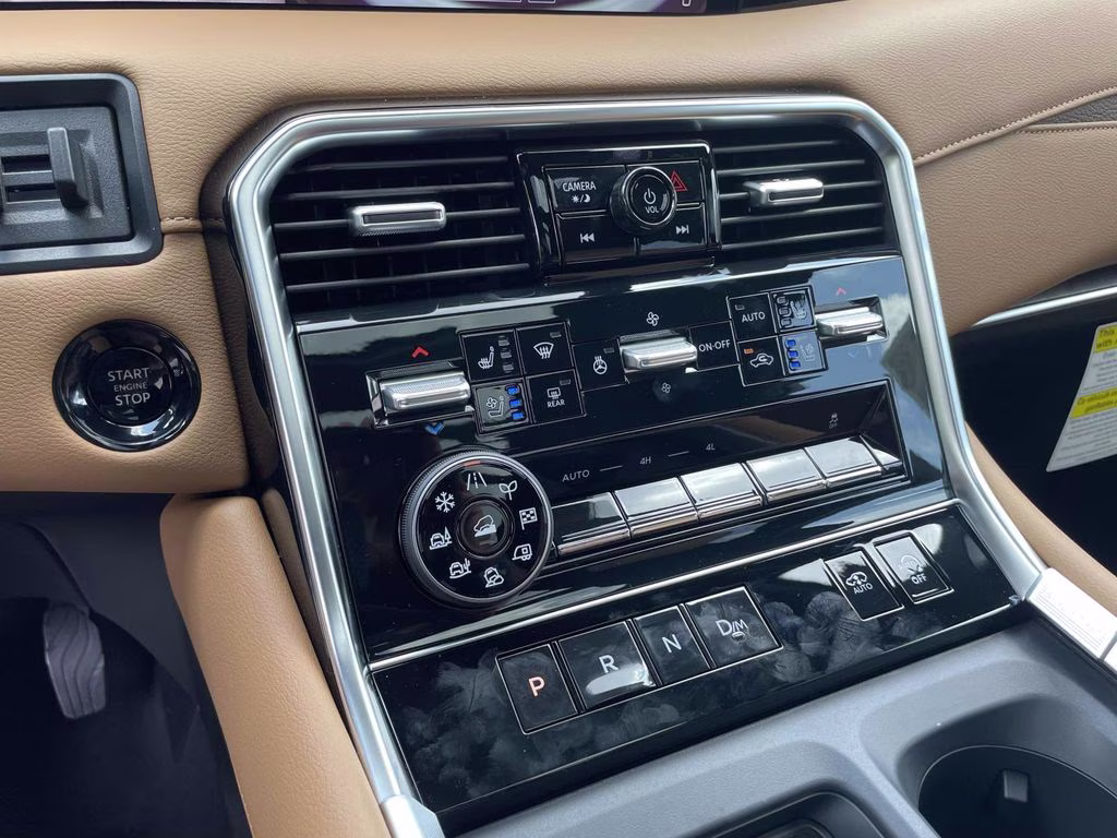 2026 Everest White Pearl/Black Nissan Armada Platinum Reserve 4X4 SUV