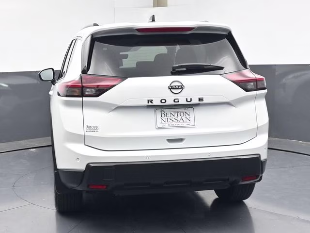 2026 Everest White Pearl Tricoat Nissan Rogue Dark Armor FWD SUV