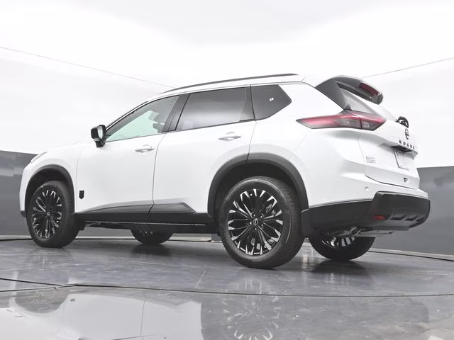 2026 Everest White Pearl Tricoat Nissan Rogue Dark Armor FWD SUV