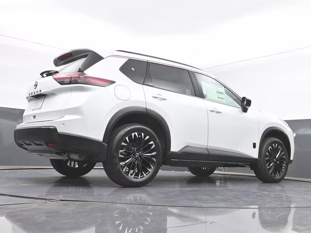 2026 Everest White Pearl Tricoat Nissan Rogue Dark Armor FWD SUV