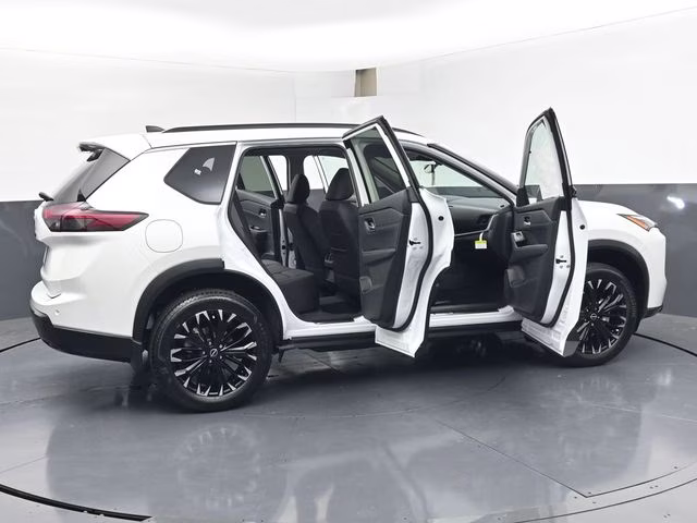 2026 Everest White Pearl Tricoat Nissan Rogue Dark Armor FWD SUV