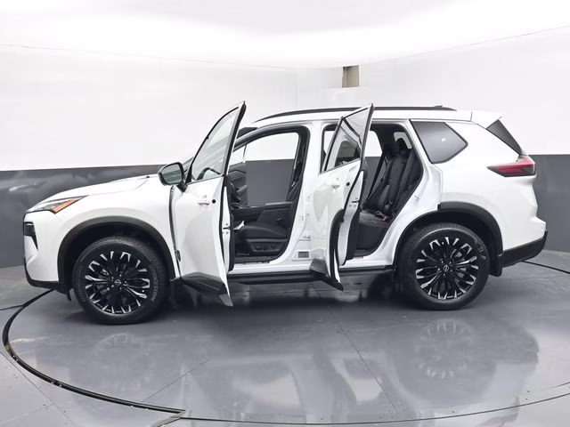 2026 Everest White Pearl Tricoat Nissan Rogue Dark Armor FWD SUV
