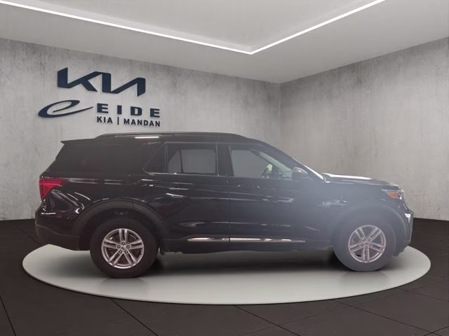 2024 Black Metallic Ford Explorer XLT 4X4 SUV