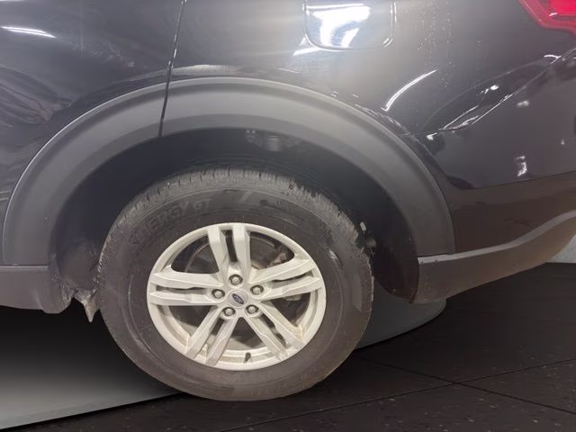 2024 Black Metallic Ford Explorer XLT 4X4 SUV