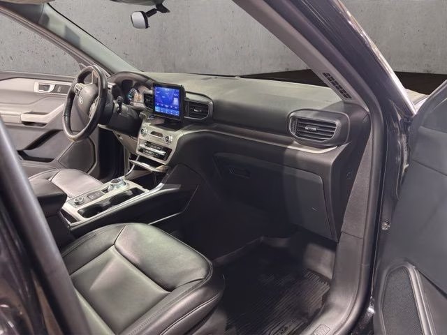 2024 Black Metallic Ford Explorer XLT 4X4 SUV