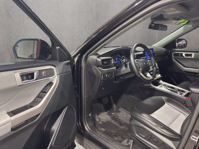 2024 Black Metallic Ford Explorer XLT 4X4 SUV