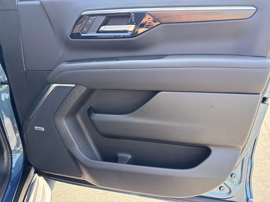 2026 Chevrolet Tahoe High Country - Photo 10