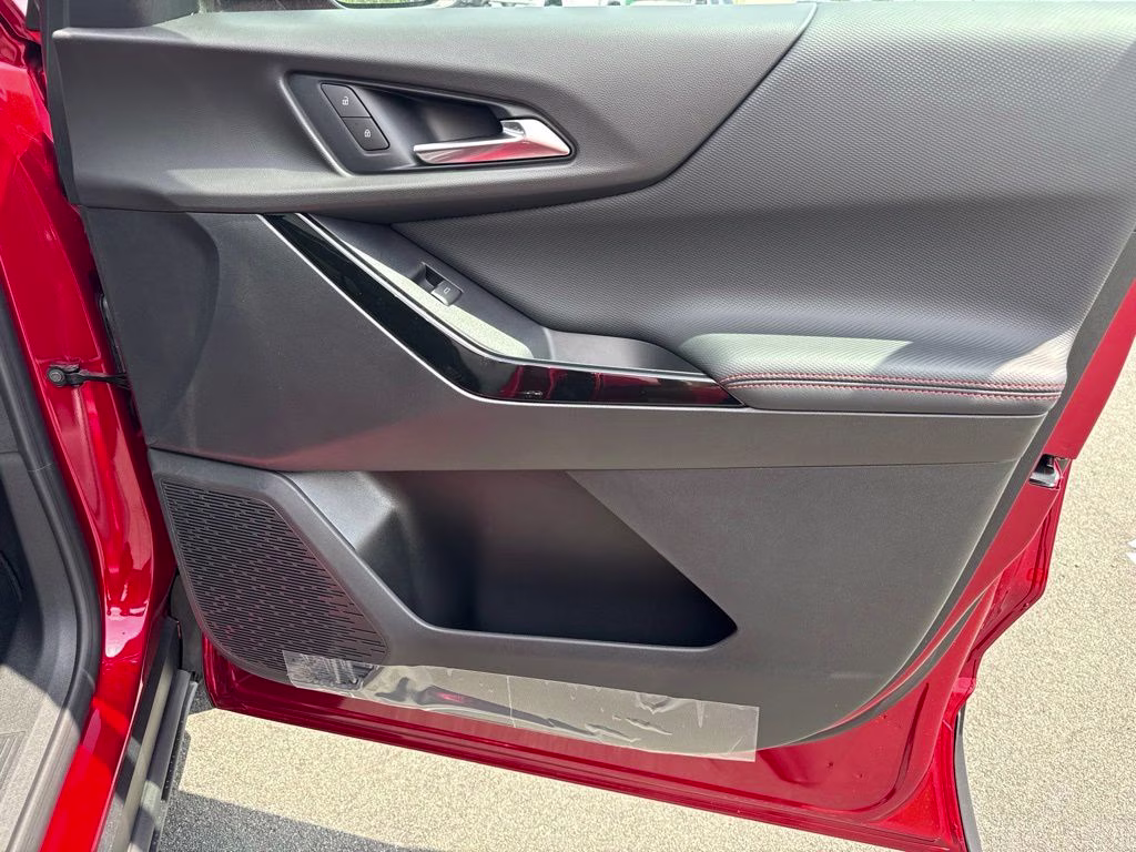 2027 Chevrolet Equinox RS - Photo 10