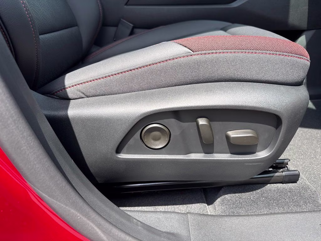 2027 Chevrolet Equinox RS - Photo 13