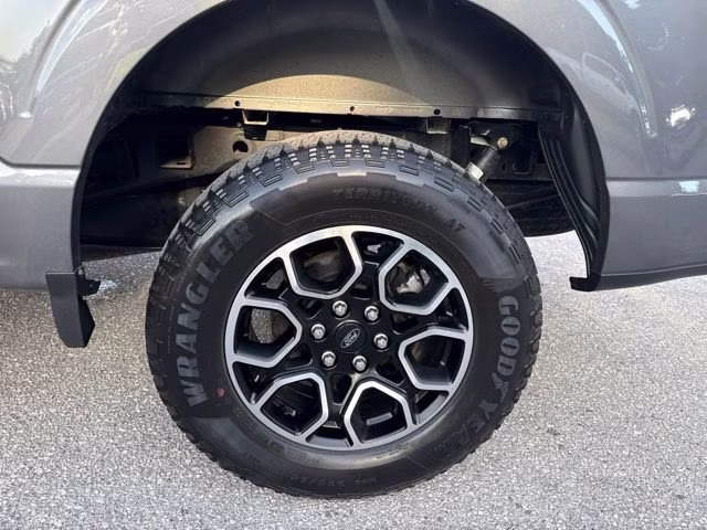 2023 Carbonized Gray Metallic Ford F-150 XLT Crew Cab Pickup 4X4 Truck