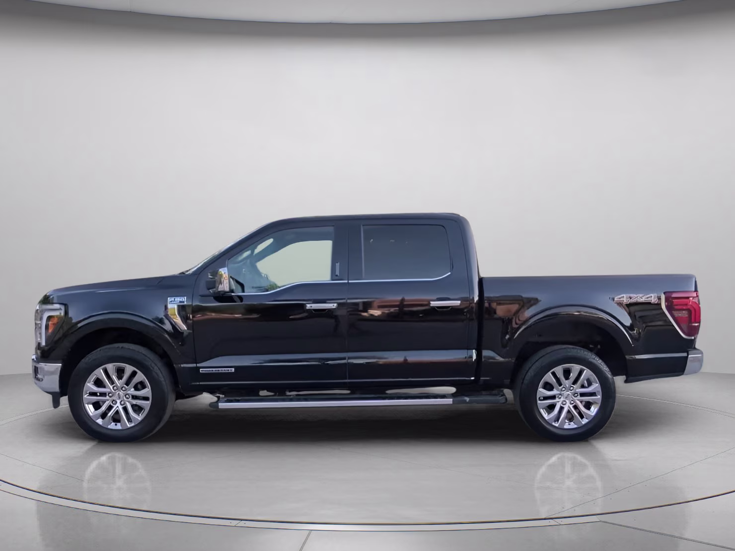2024 Agate Black Metallic Ford F-150 LARIAT Crew Cab Pickup 4X4 Truck