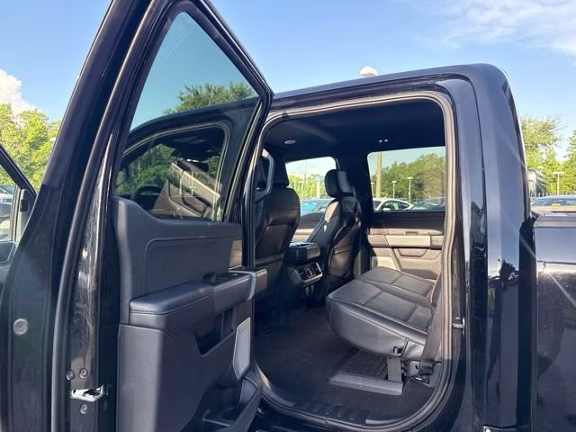 2024 Agate Black Metallic Ford F-150 LARIAT Crew Cab Pickup 4X4 Truck