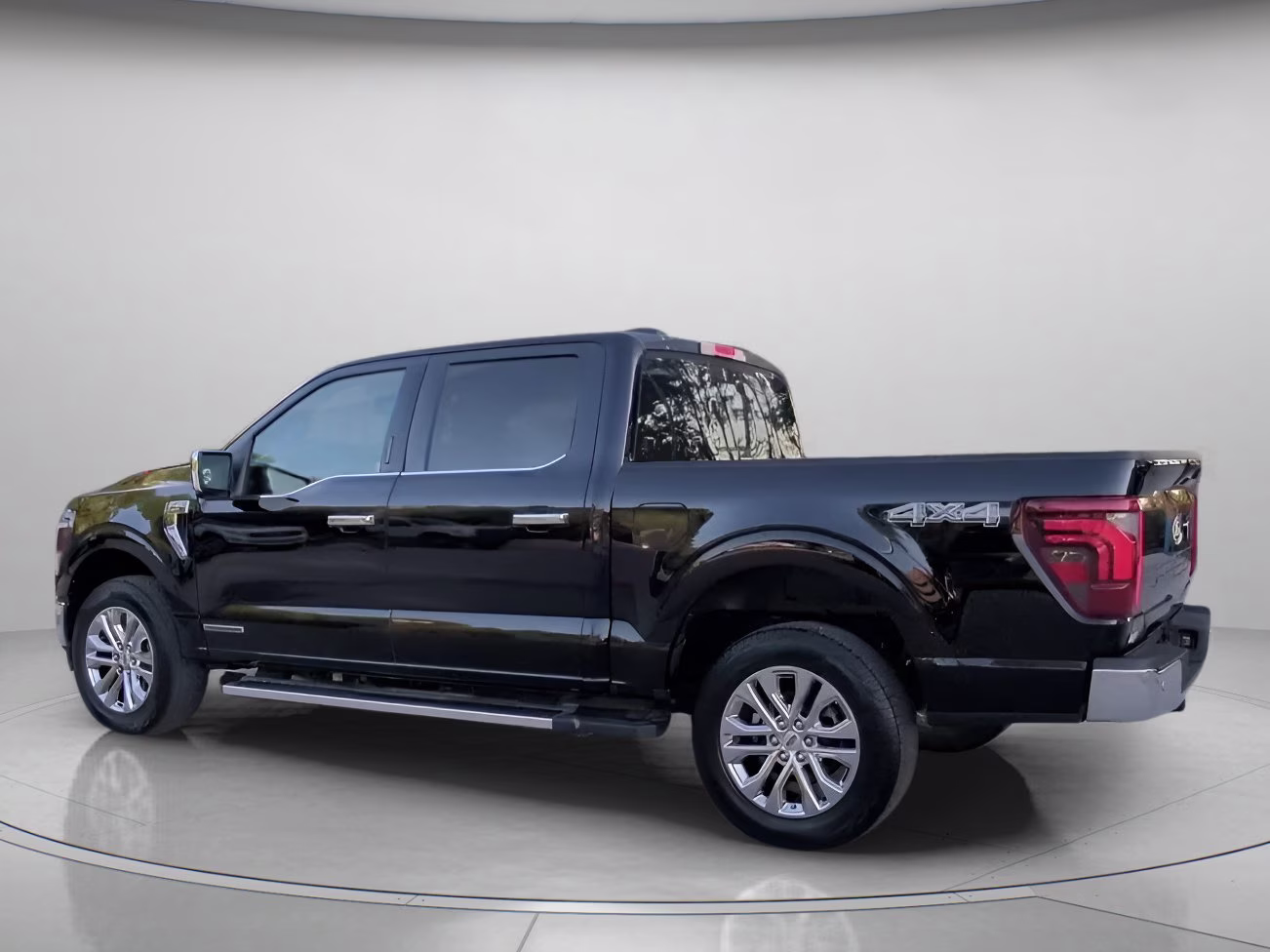 2024 Agate Black Metallic Ford F-150 LARIAT Crew Cab Pickup 4X4 Truck