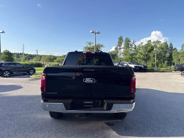 2024 Agate Black Metallic Ford F-150 LARIAT Crew Cab Pickup 4X4 Truck