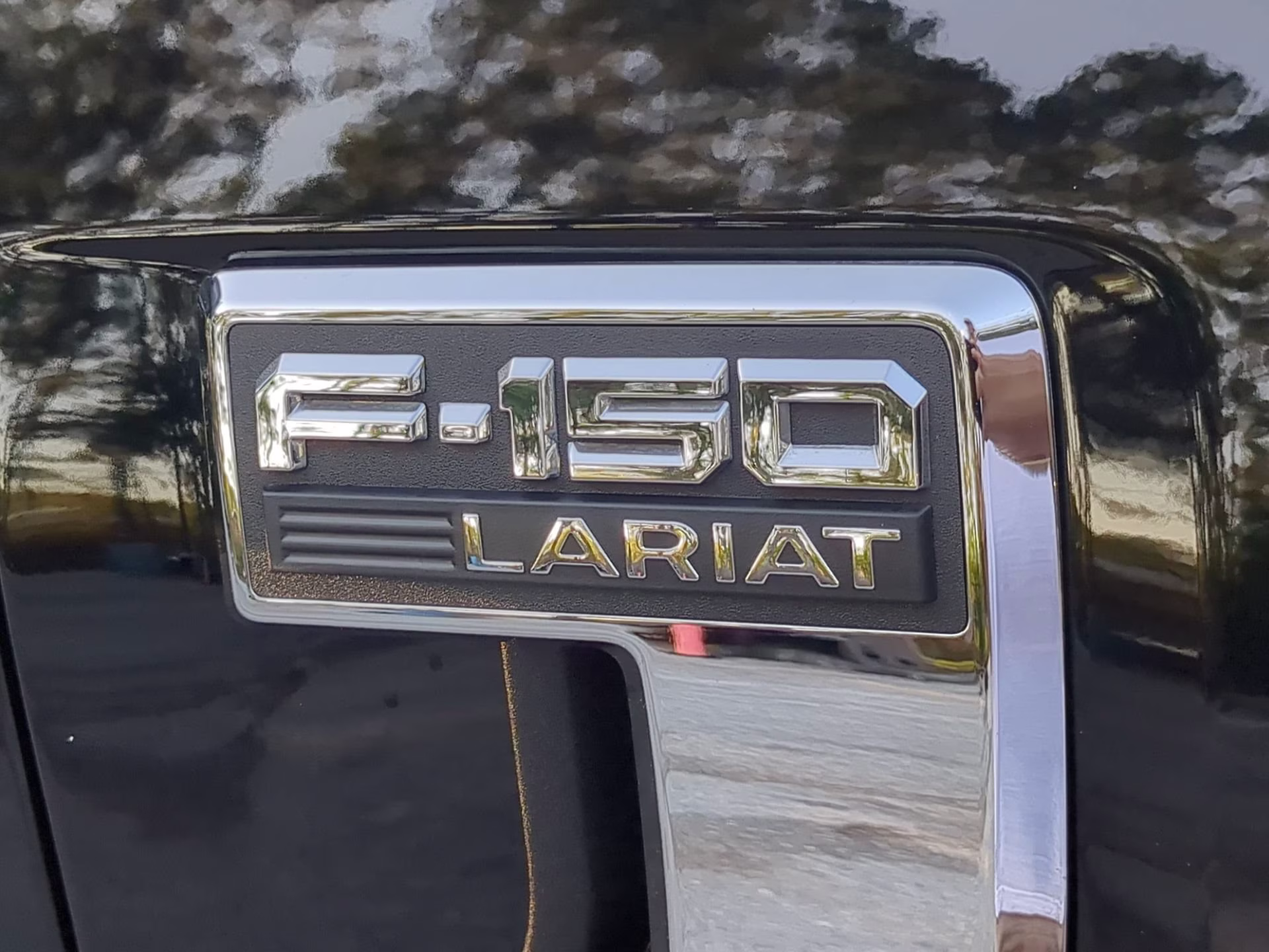 2024 Agate Black Metallic Ford F-150 LARIAT Crew Cab Pickup 4X4 Truck