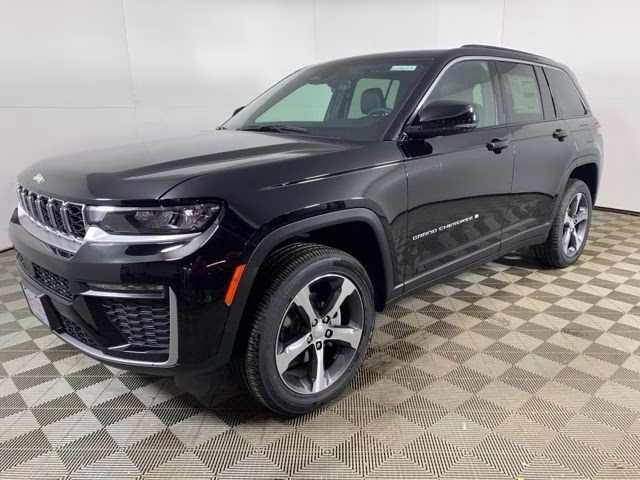 2026 Diamond Black Crystal Pearlcoat Jeep Grand Cherokee Limited 4X4 SUV