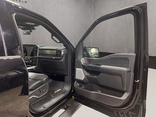 2025 Agate Black Metallic Ford F-150 Platinum 4X4 Truck