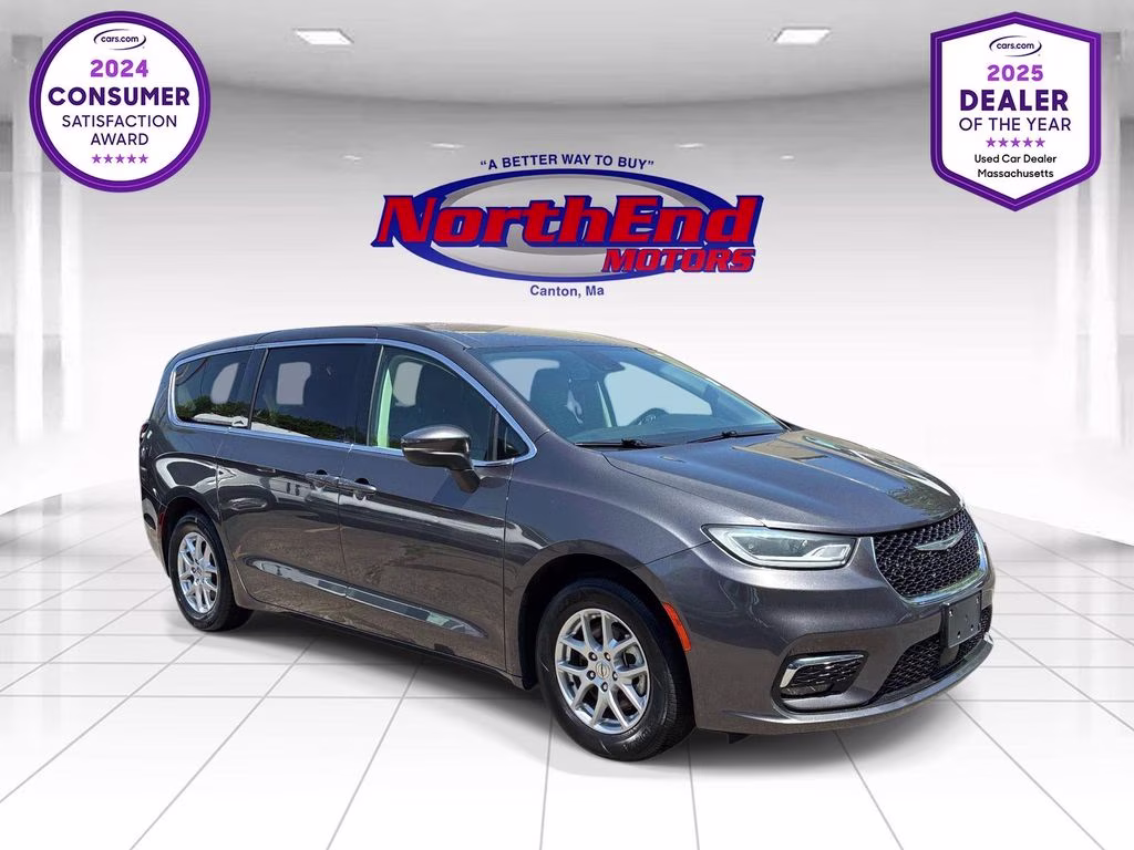 2023 Granite Crystal Metallic Clearcoat Chrysler Pacifica Touring L FWD Van