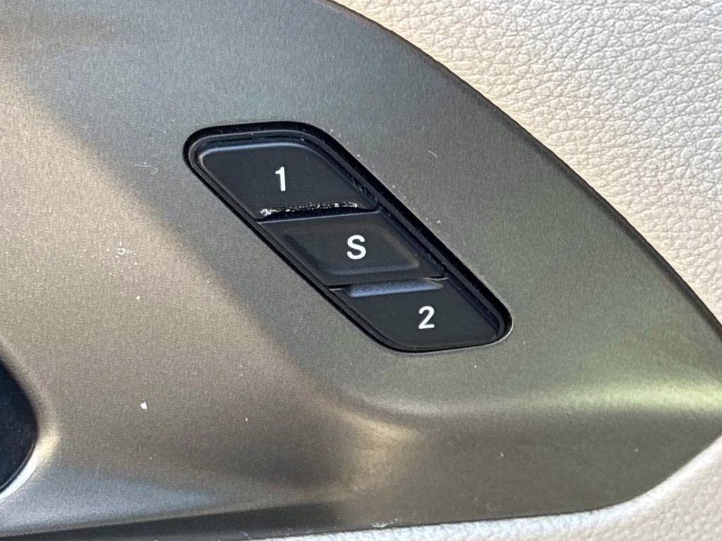 2023 Granite Crystal Metallic Clearcoat Chrysler Pacifica Touring L FWD Van