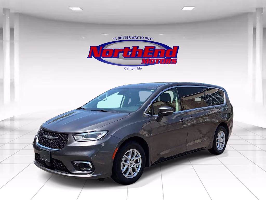 2023 Granite Crystal Metallic Clearcoat Chrysler Pacifica Touring L FWD Van
