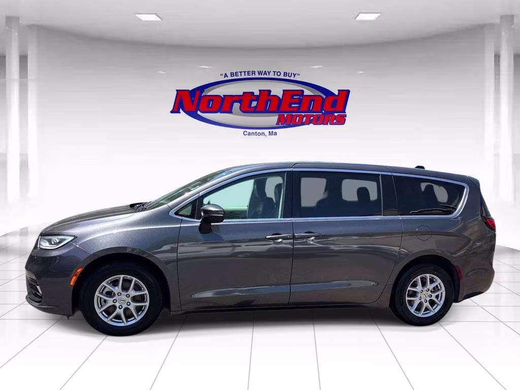 2023 Granite Crystal Metallic Clearcoat Chrysler Pacifica Touring L FWD Van