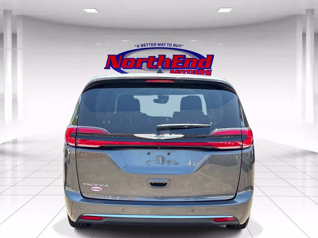 2023 Granite Crystal Metallic Clearcoat Chrysler Pacifica Touring L FWD Van