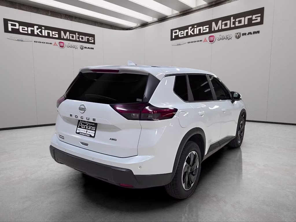 2025 Everest White Pearl Nissan Rogue SV AWD SUV