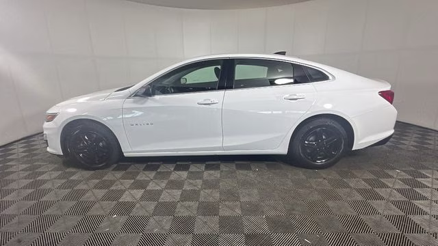 2022 White Chevrolet Malibu LS FWD Sedan