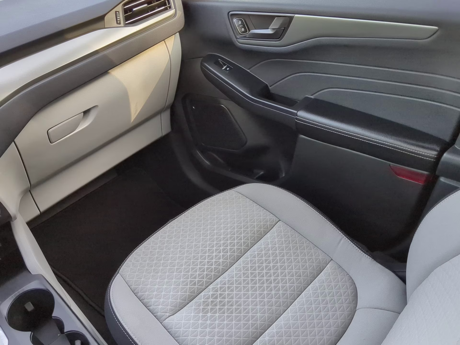 2024 Agate Black Metallic Ford Escape Active FWD SUV
