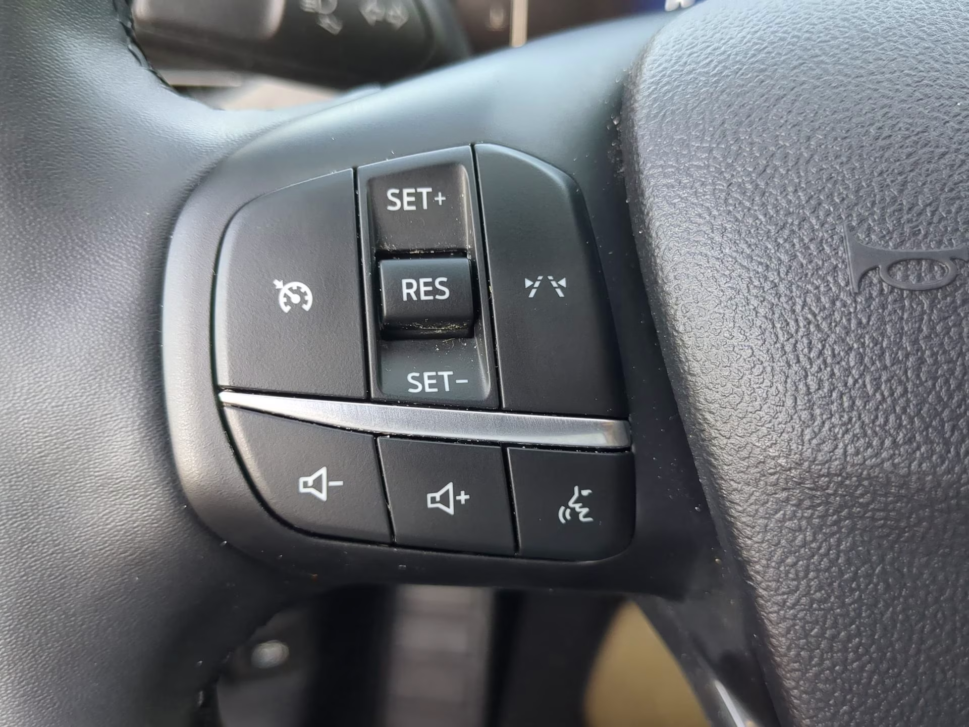 2024 Agate Black Metallic Ford Escape Active FWD SUV