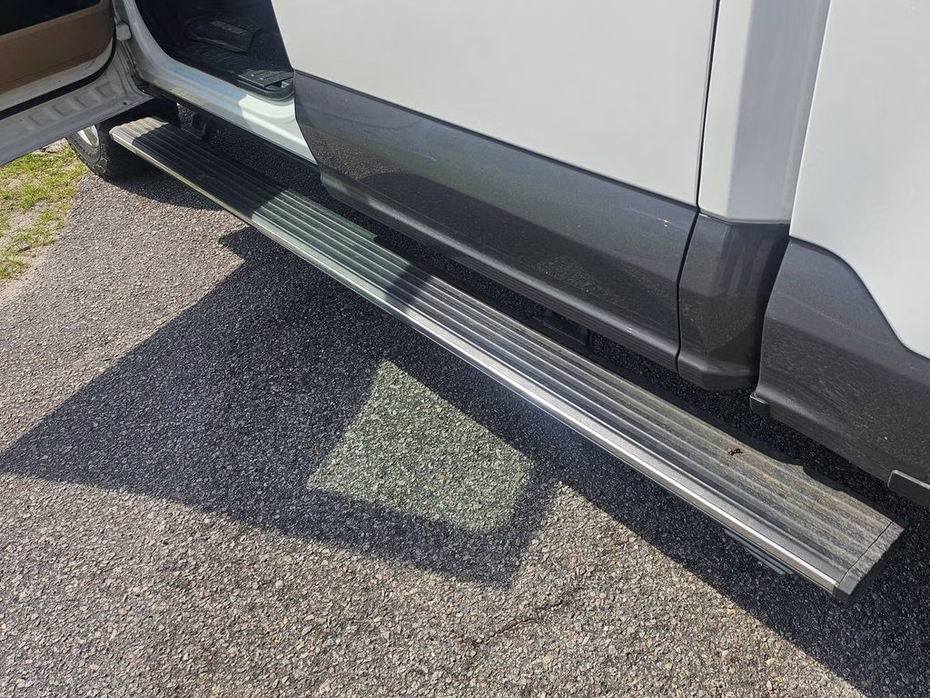 2023 Star White Metallic Tri-Coat Ford F-150 Lariat 4X4 Truck