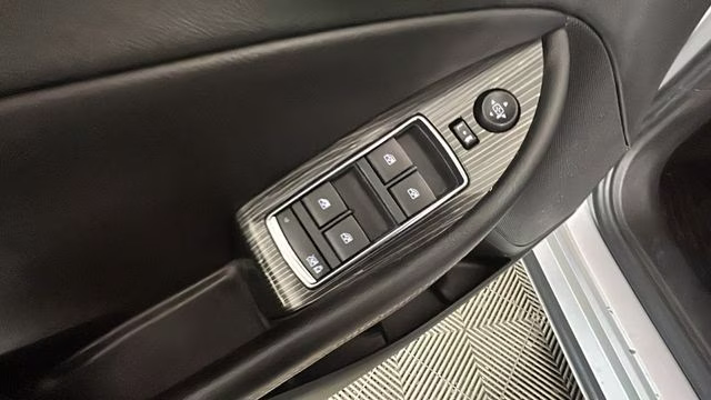 2018 Silver Ice Metallic Chevrolet Impala LT FWD Sedan
