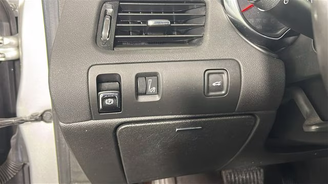 2018 Silver Ice Metallic Chevrolet Impala LT FWD Sedan