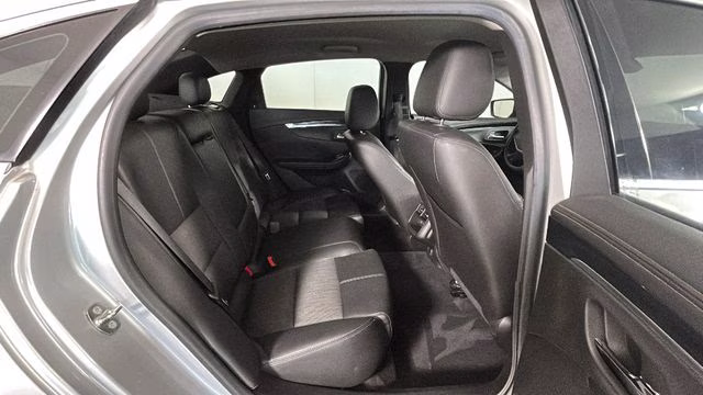 2018 Silver Ice Metallic Chevrolet Impala LT FWD Sedan