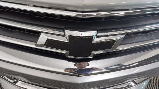 2018 Silver Ice Metallic Chevrolet Impala LT FWD Sedan