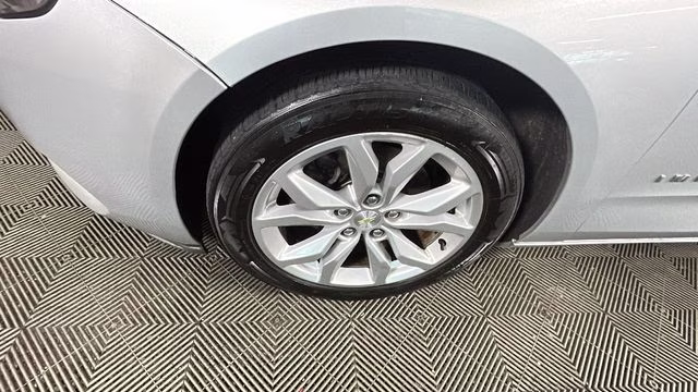 2018 Silver Ice Metallic Chevrolet Impala LT FWD Sedan